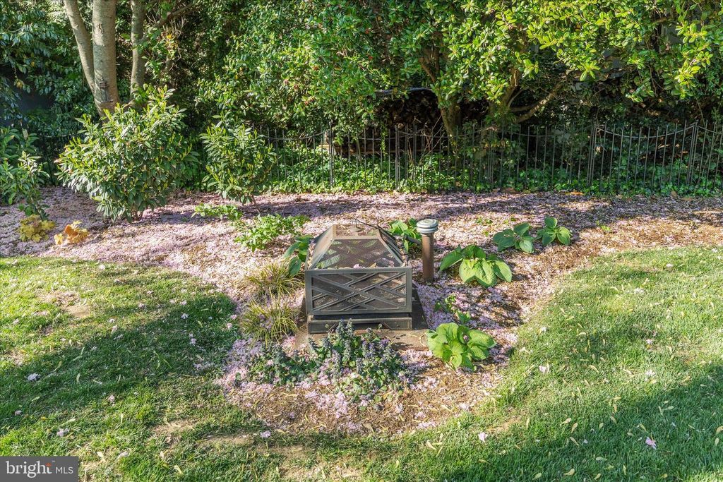Image 43 of property listing at 4 CHASE RD, Annapolis, MD 21409