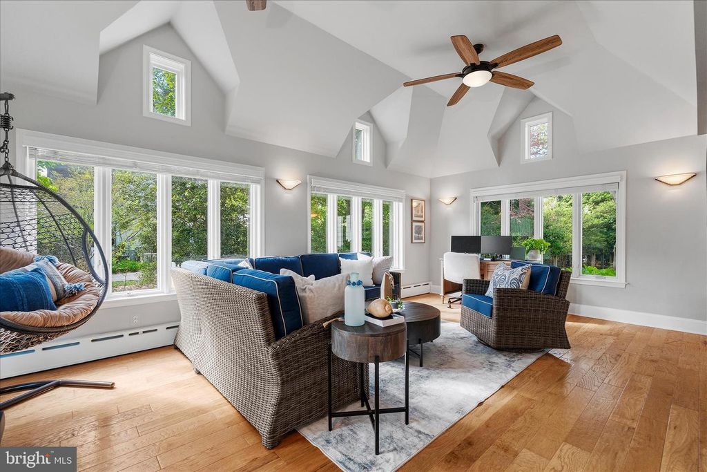 Image 5 of property listing at 4 CHASE RD, Annapolis, MD 21409