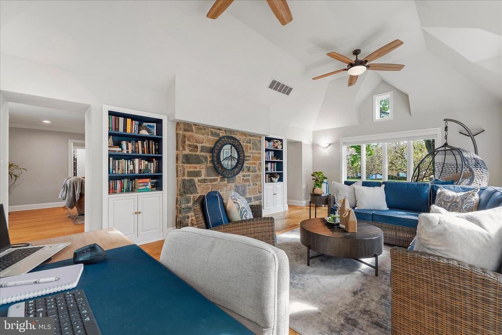 Image 6 of property listing at 4 CHASE RD, Annapolis, MD 21409
