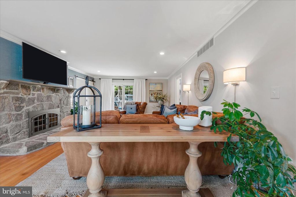 Image 67 of property listing at 4 CHASE RD, Annapolis, MD 21409