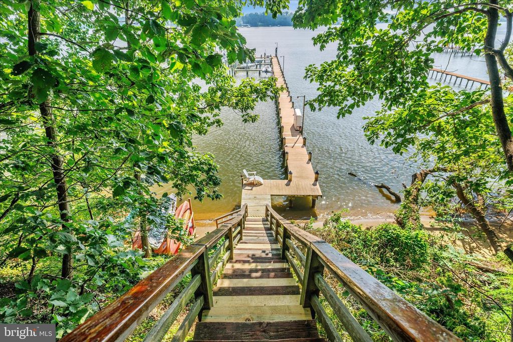 Image 77 of property listing at 4 CHASE RD, Annapolis, MD 21409