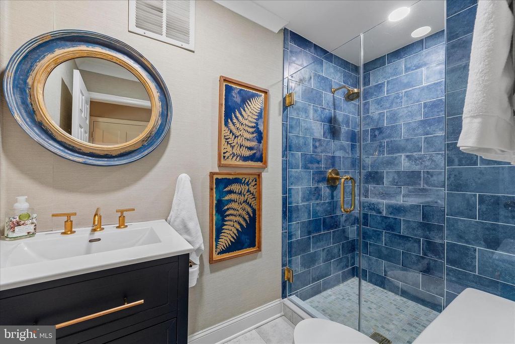 Image 8 of property listing at 4 CHASE RD, Annapolis, MD 21409