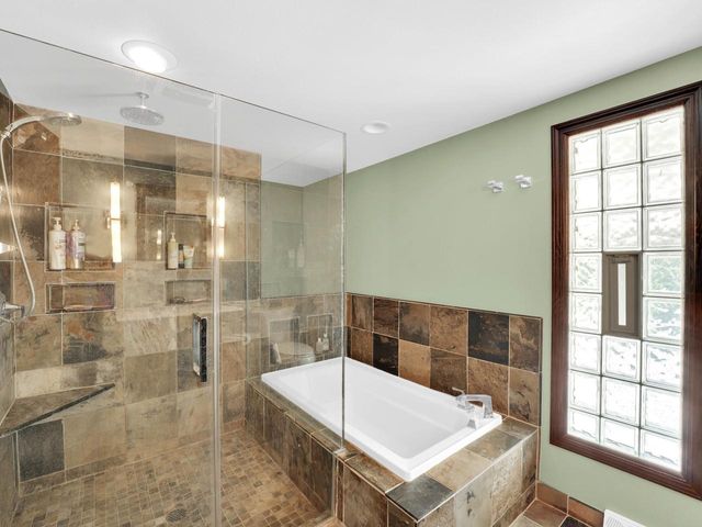 W989 Miramar DRIVE, East Troy, WI 53120