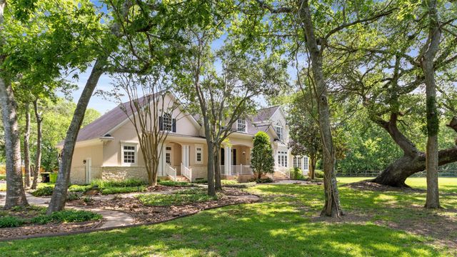 2042 Darby Lane, Fresno, TX 77545