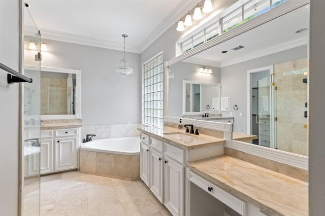 2042 Darby Lane, Fresno, TX 77545