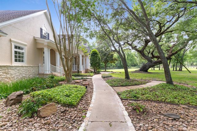 2042 Darby Lane, Fresno, TX 77545