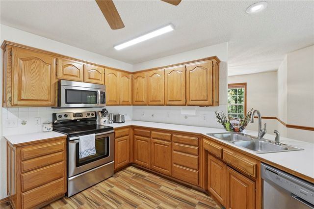 11 Wiltshire Drive, Bella Vista, AR 72714