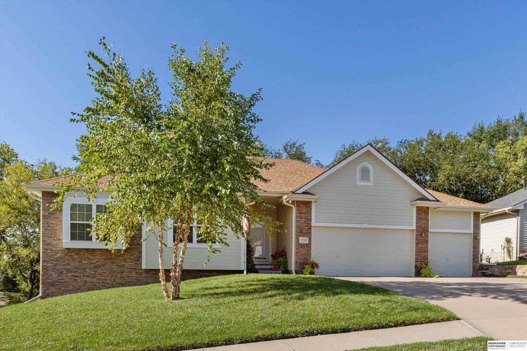 11910 N 161st Avenue, Bennington, NE 68007