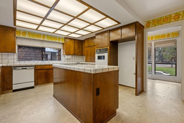 218 Brook Way, Modesto, CA 95354