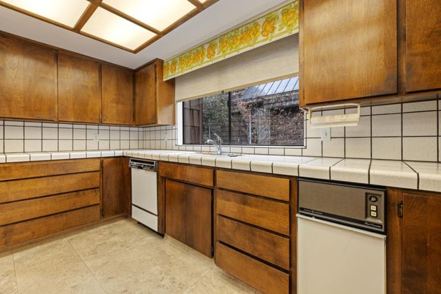 218 Brook Way, Modesto, CA 95354