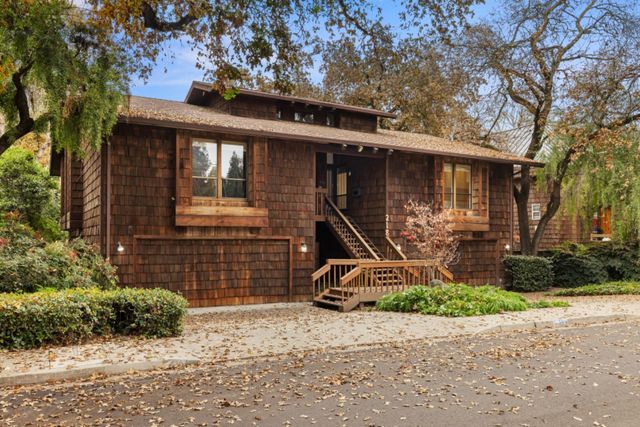 218 Brook Way, Modesto, CA 95354