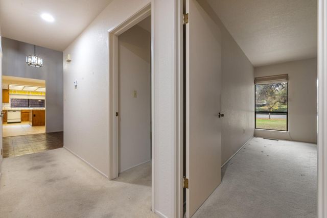 218 Brook Way, Modesto, CA 95354