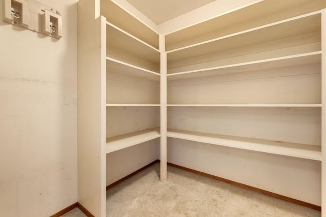 218 Brook Way, Modesto, CA 95354