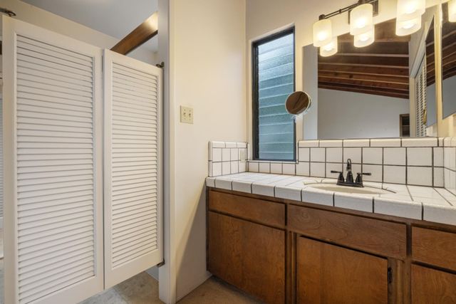 218 Brook Way, Modesto, CA 95354