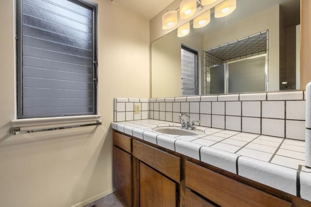 218 Brook Way, Modesto, CA 95354