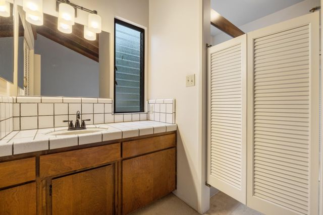 218 Brook Way, Modesto, CA 95354