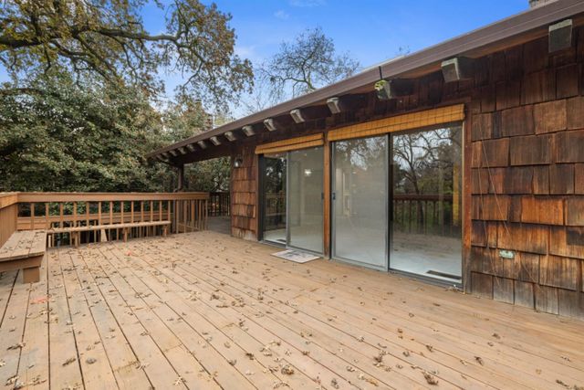 218 Brook Way, Modesto, CA 95354