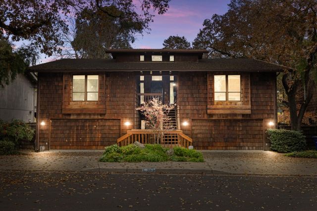 218 Brook Way, Modesto, CA 95354