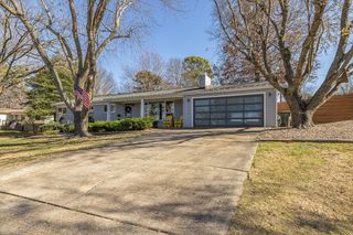 1220 W Ridgeway Drive, Fayetteville, AR 72701