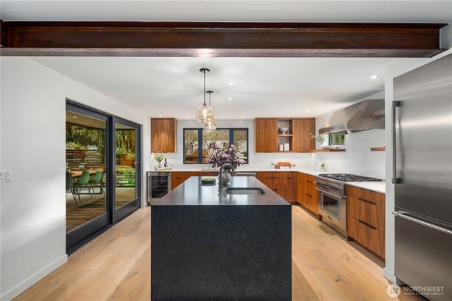 1633 E Calhoun Street, Seattle, WA 98112