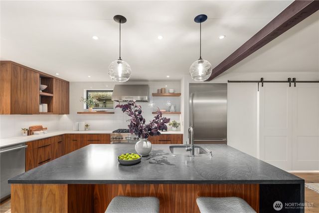 1633 E Calhoun Street, Seattle, WA 98112