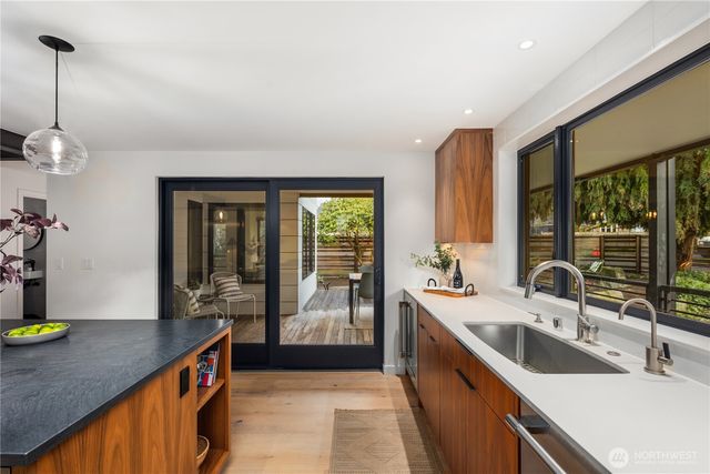 1633 E Calhoun Street, Seattle, WA 98112