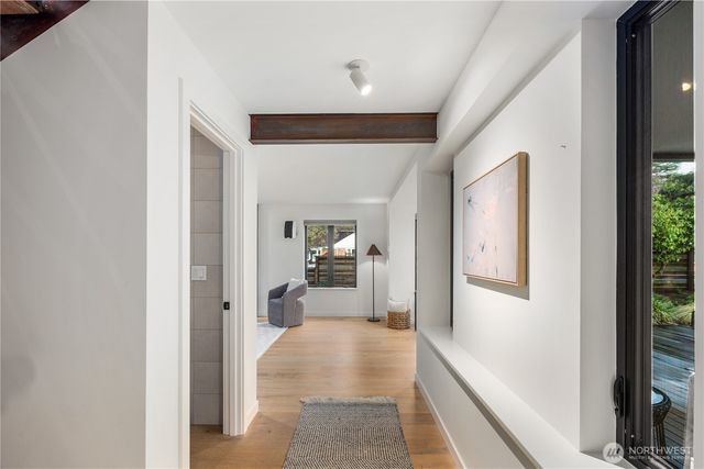 1633 E Calhoun Street, Seattle, WA 98112