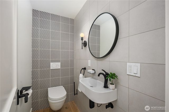 1633 E Calhoun Street, Seattle, WA 98112