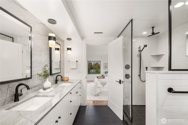 1633 E Calhoun Street, Seattle, WA 98112