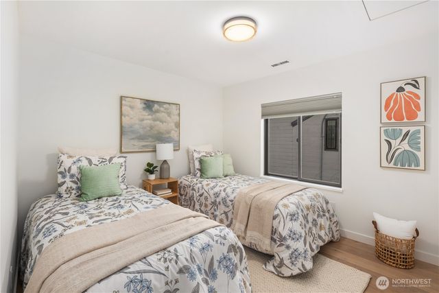 1633 E Calhoun Street, Seattle, WA 98112