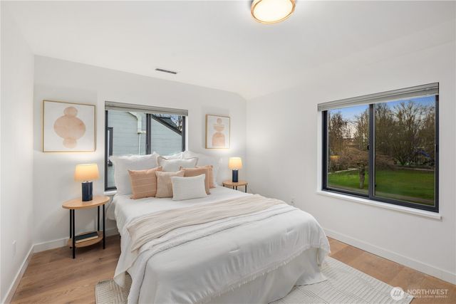 1633 E Calhoun Street, Seattle, WA 98112