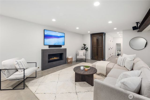 1633 E Calhoun Street, Seattle, WA 98112