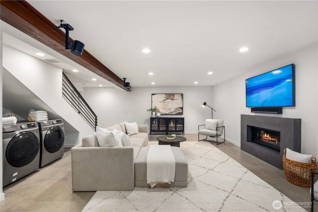 1633 E Calhoun Street, Seattle, WA 98112