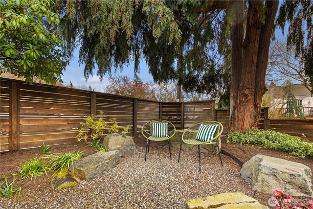 1633 E Calhoun Street, Seattle, WA 98112