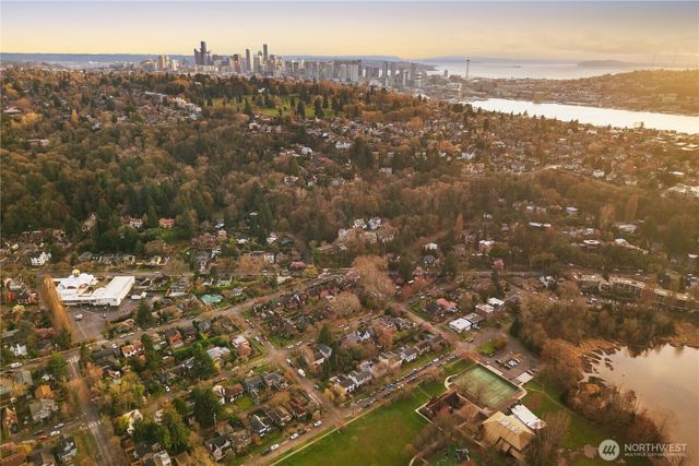 1633 E Calhoun Street, Seattle, WA 98112