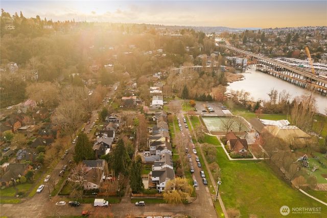 1633 E Calhoun Street, Seattle, WA 98112