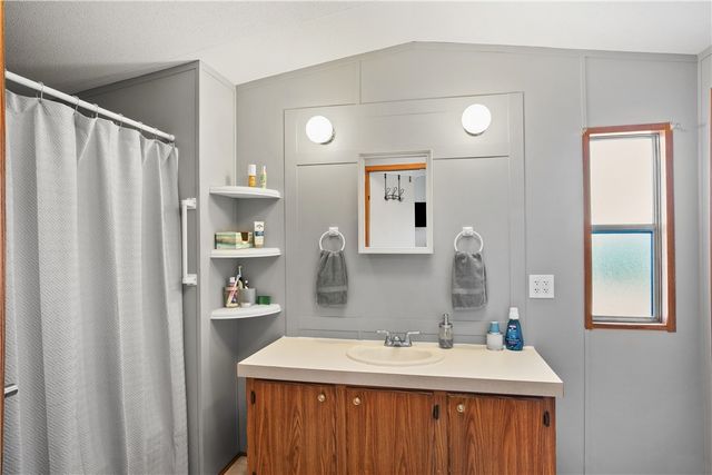 11989 S Howard Road, Yucca, AZ 86438