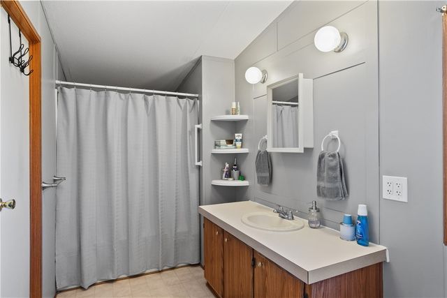 11989 S Howard Road, Yucca, AZ 86438