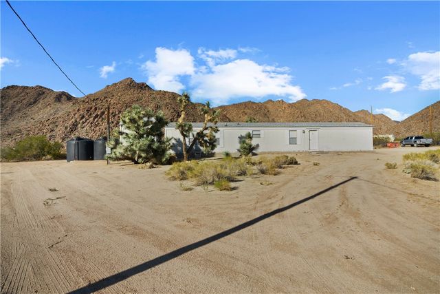 11989 S Howard Road, Yucca, AZ 86438