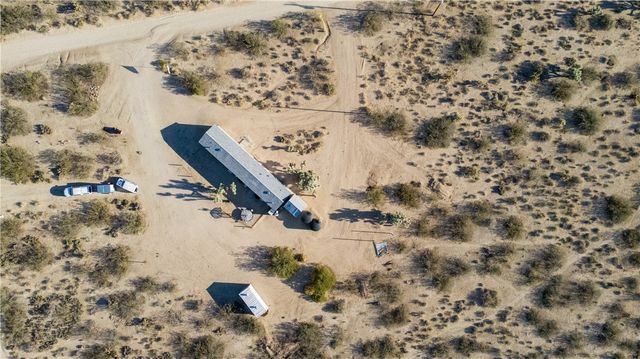 11989 S Howard Road, Yucca, AZ 86438