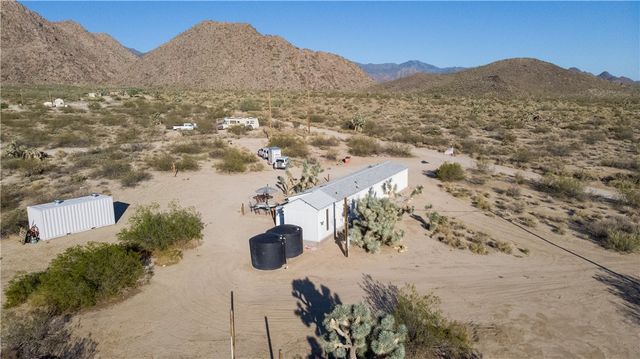 11989 S Howard Road, Yucca, AZ 86438