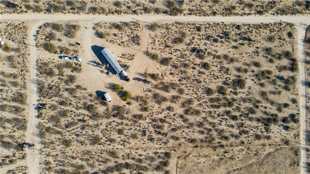 11989 S Howard Road, Yucca, AZ 86438