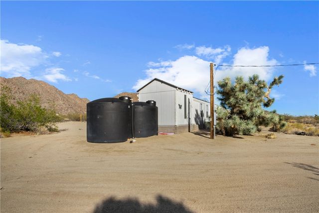 11989 S Howard Road, Yucca, AZ 86438