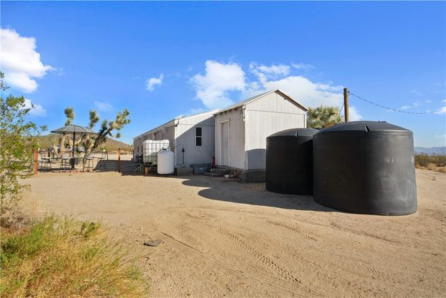 11989 S Howard Road, Yucca, AZ 86438