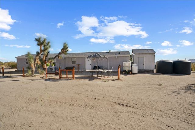 11989 S Howard Road, Yucca, AZ 86438