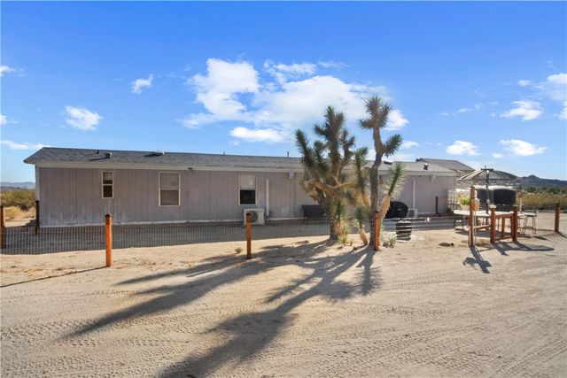 11989 S Howard Road, Yucca, AZ 86438