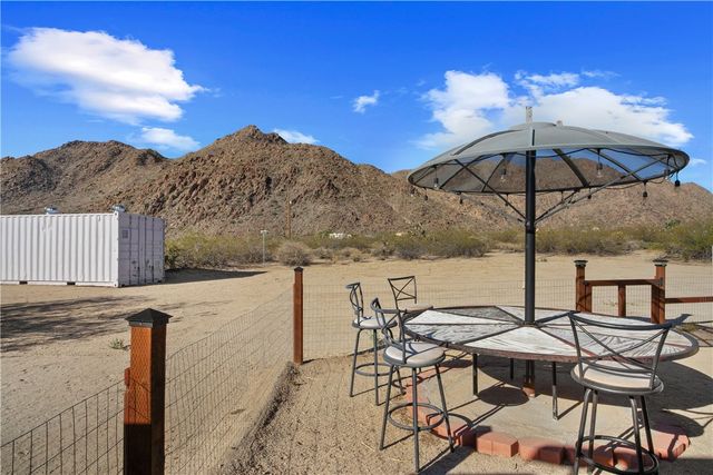 11989 S Howard Road, Yucca, AZ 86438