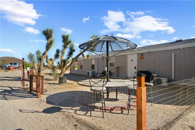 11989 S Howard Road, Yucca, AZ 86438