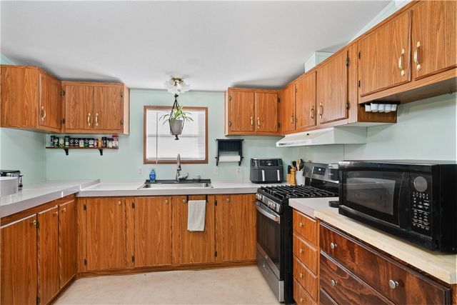 11989 S Howard Road, Yucca, AZ 86438