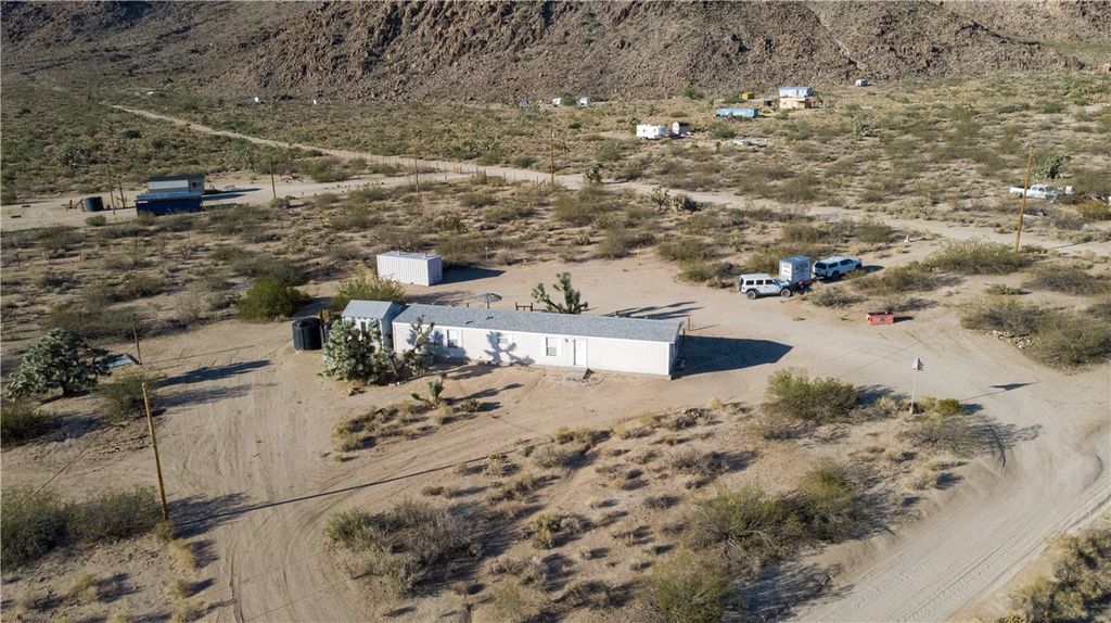 11989 S Howard Road, Yucca, AZ 86438